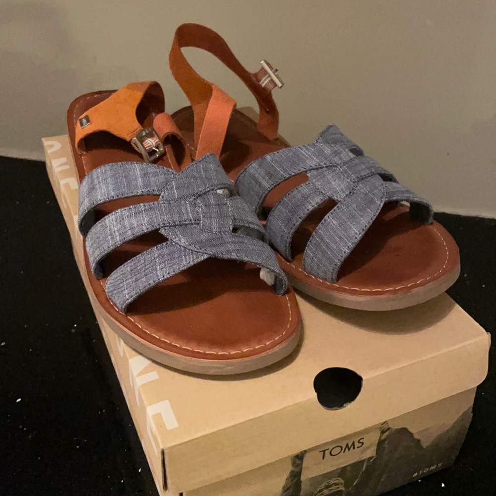 TOMS “Zoe” Brown Suede Sandal 9.5
